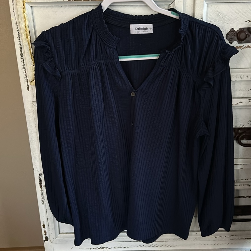 Kaileigh (Stitch Fix) Long Sleeve V Neck Casual Ruffle/Texture Blouse M New - Picture 2 of 4